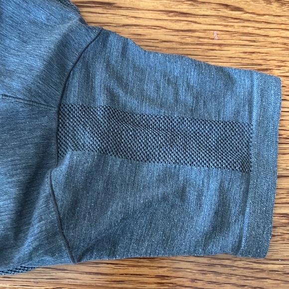 Grey lululemon top - Picture 2 of 5